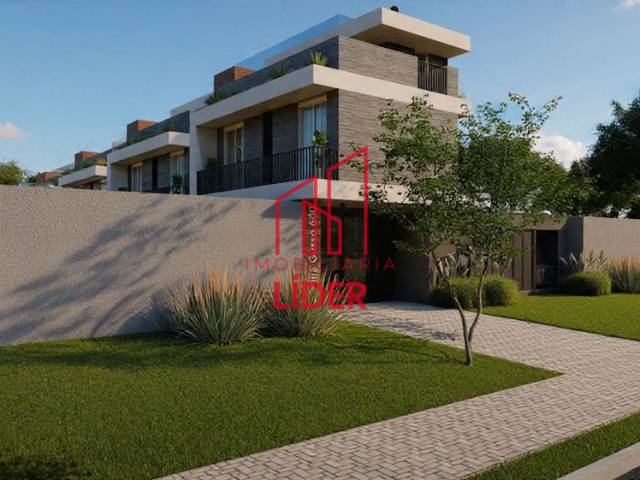 Sobrado para Venda em Curitiba - 2